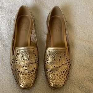 Naturalizer Gold flats